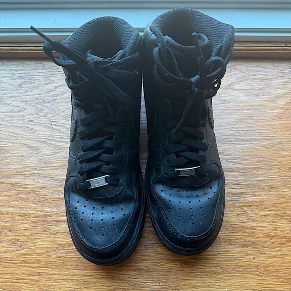 Men’s Nike AF1 Black High-Top Sneakers - Picture 2 of 7
